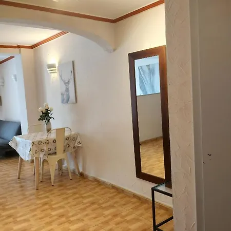 Unique 3-1 Aparthotel *